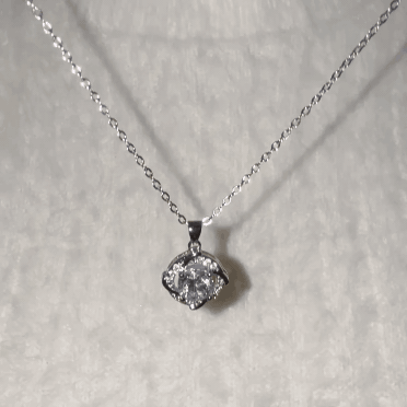 Collana con moissanite a trifoglio