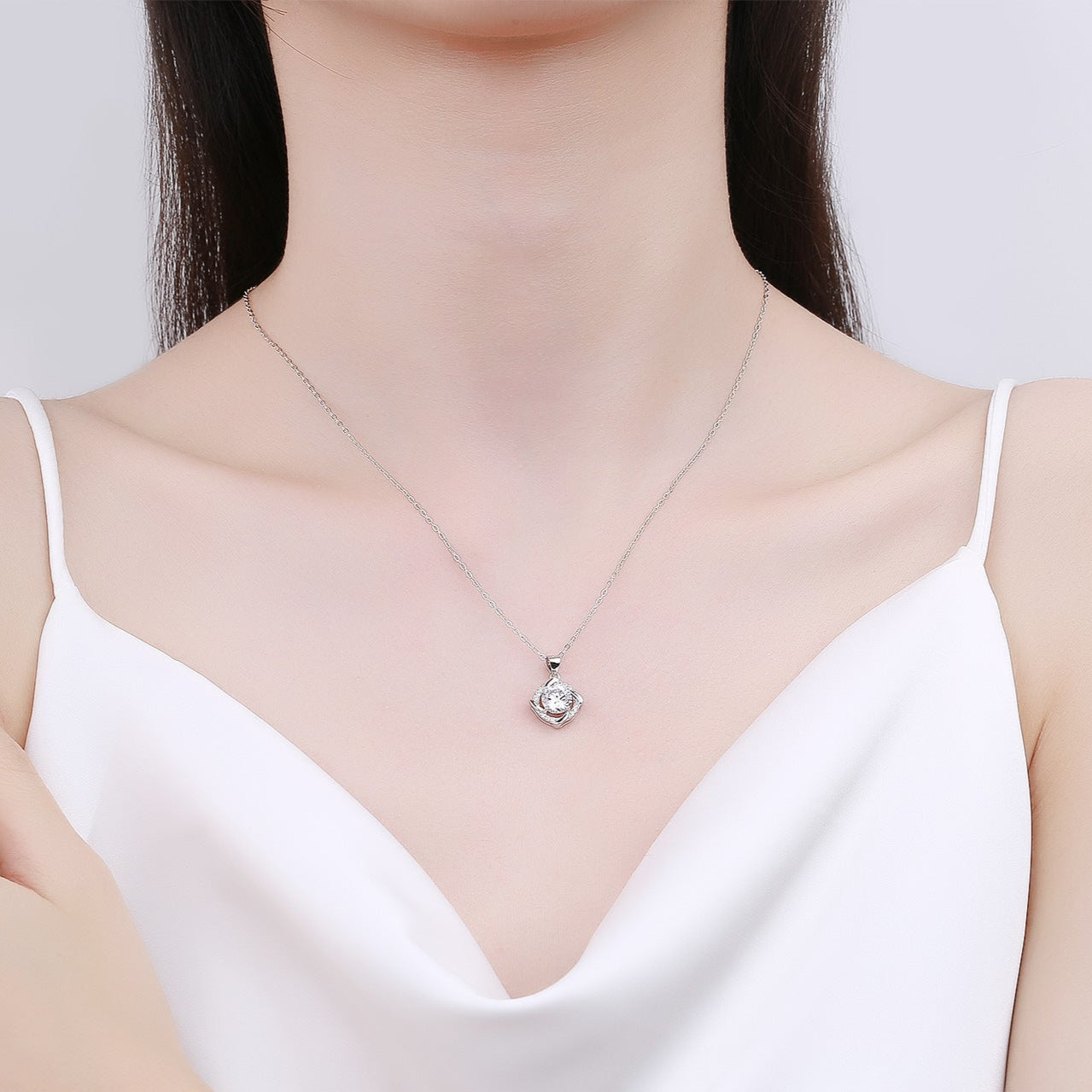 Collana con moissanite a trifoglio