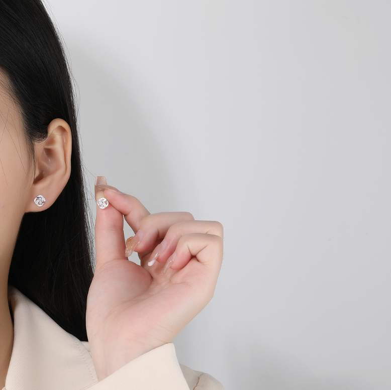 Clover Moissanite Earrings - Elegant