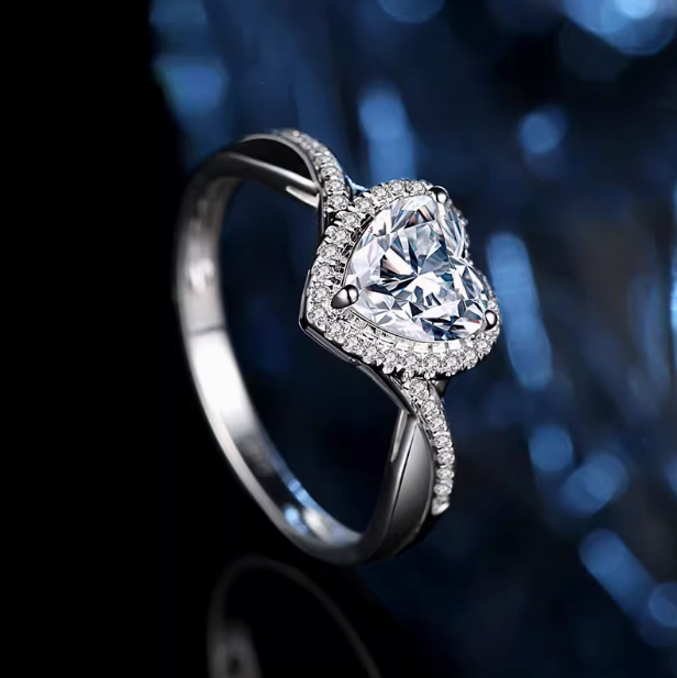 Anello Moissanite con Cuore - Corona