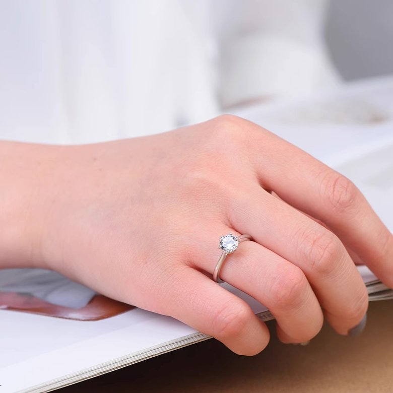 Anello Solstice Moissanite - 0,5/1/2 carati